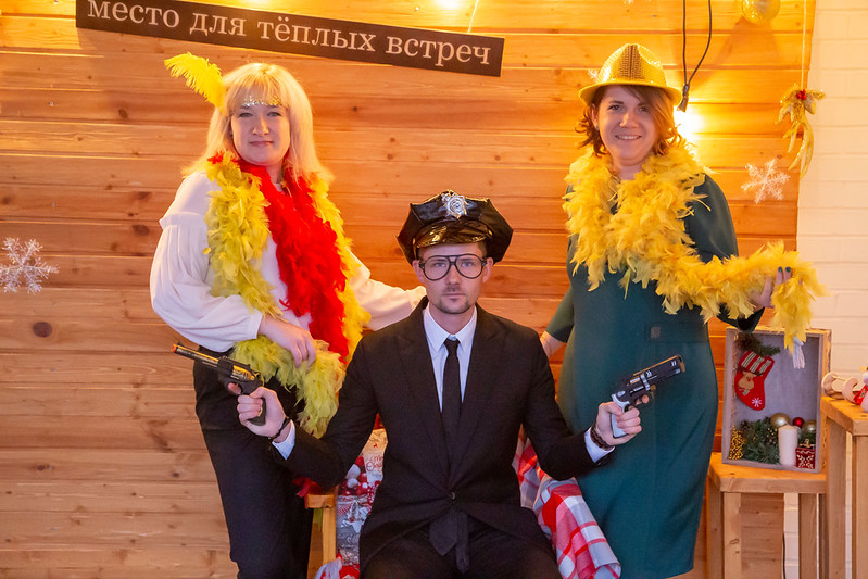 Новогоднее украшение зала для корпоратива в Оренбурге